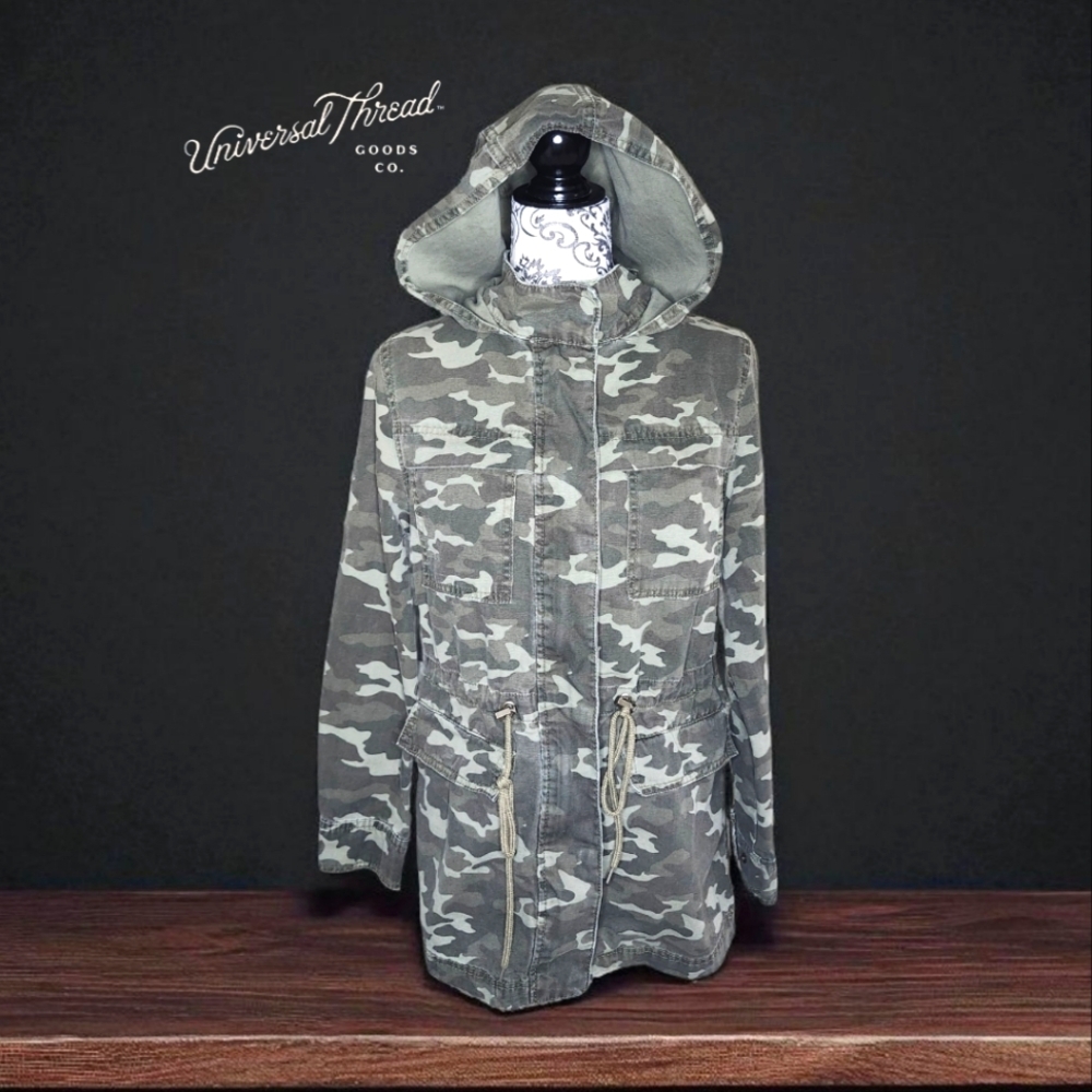 UNIVERSAL THREAD Camouflage Hooded Jacket - Small
